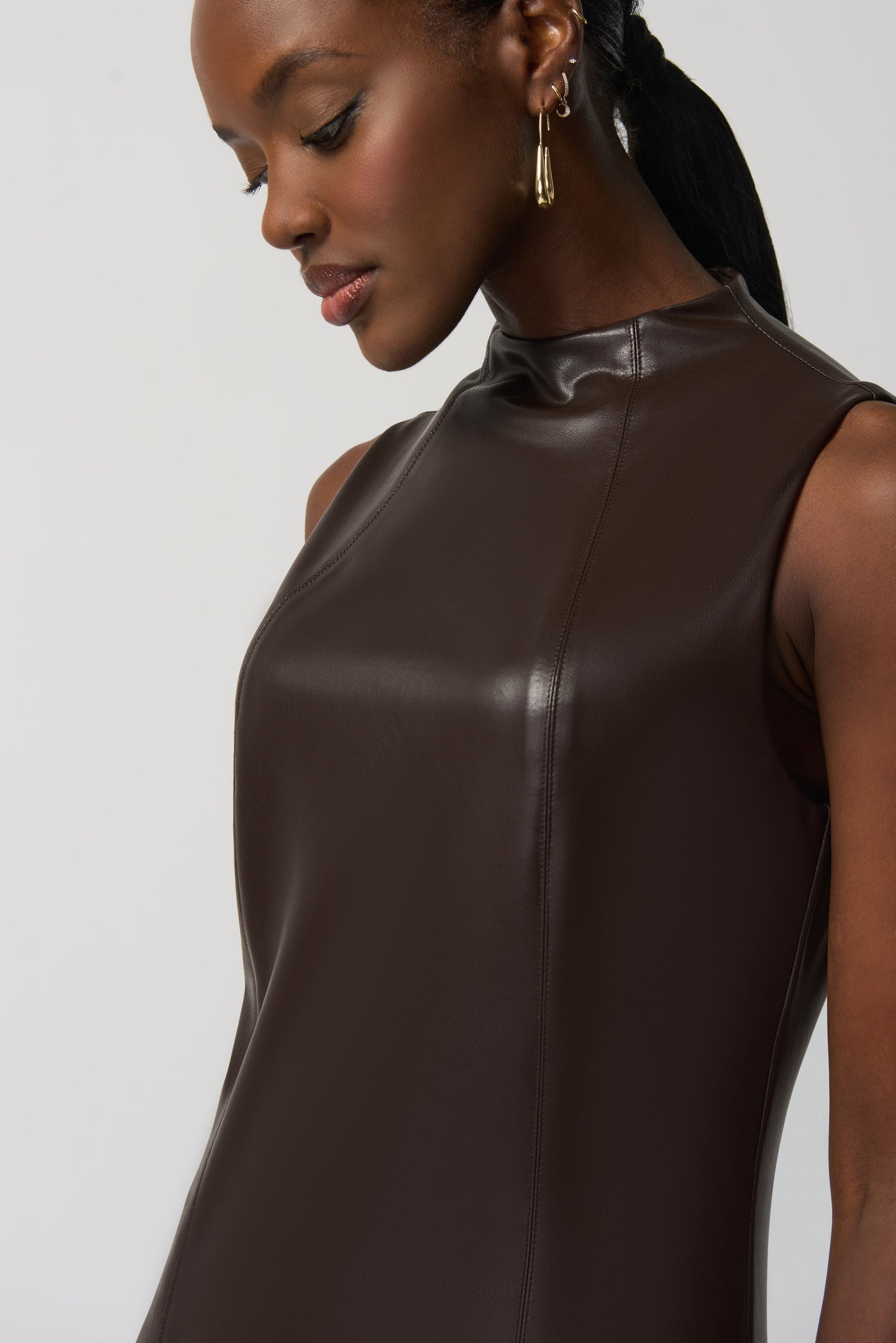 Vestido de piel sintetica moka 233010