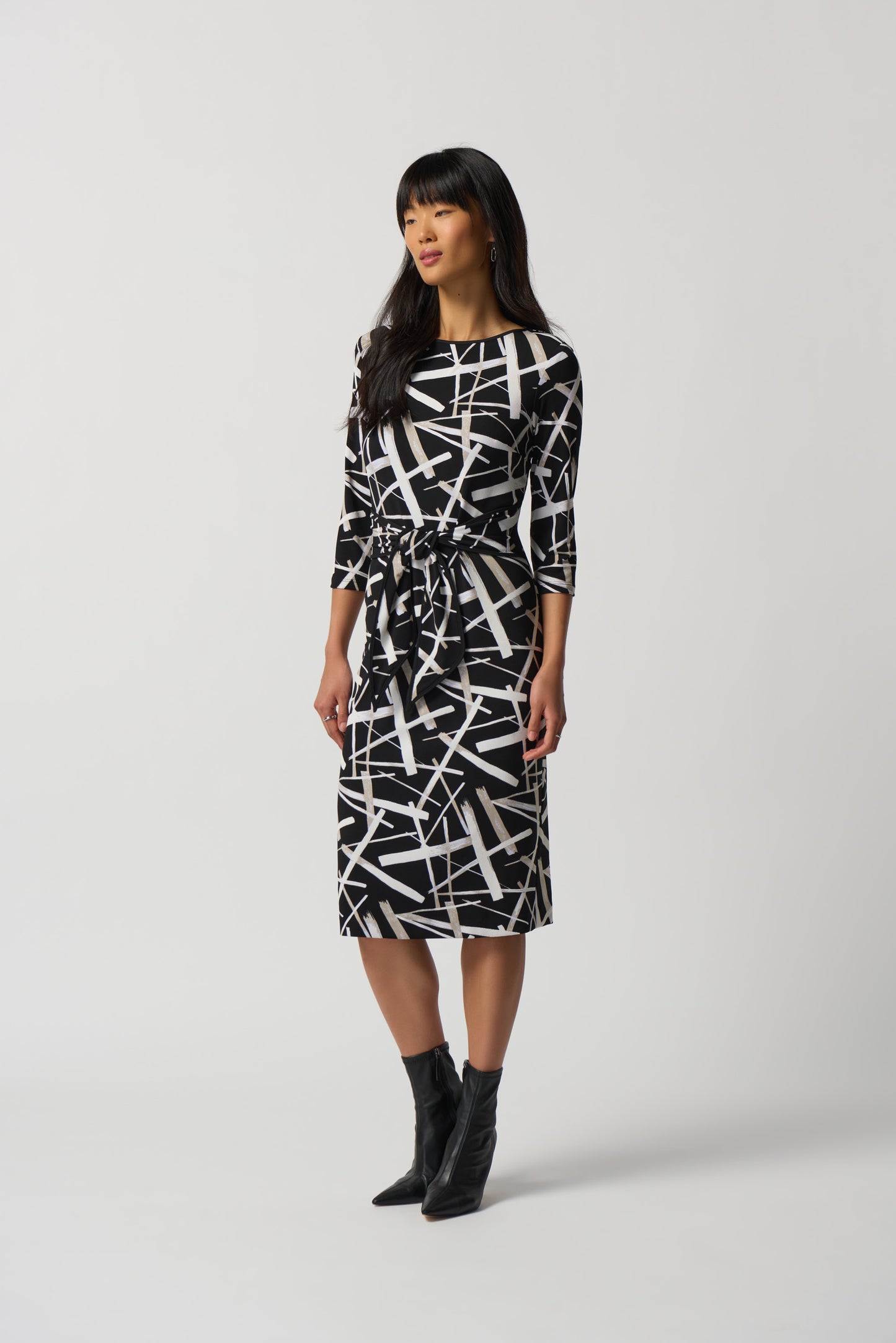 Vestido de tubo negro estampado 233175