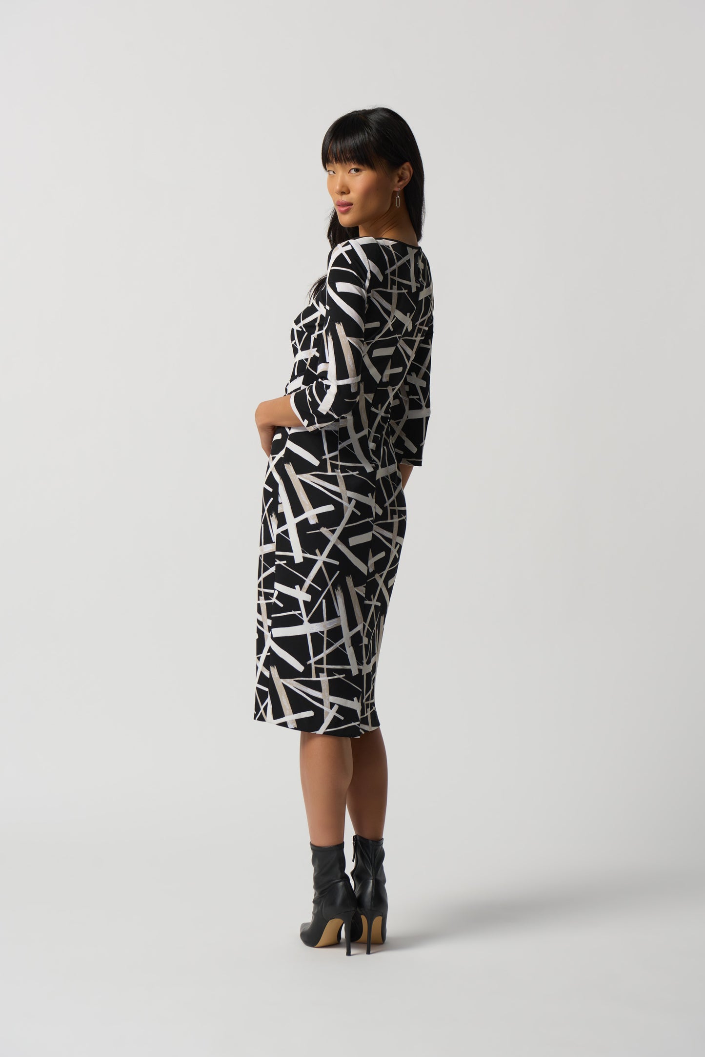 Vestido de tubo negro estampado 233175