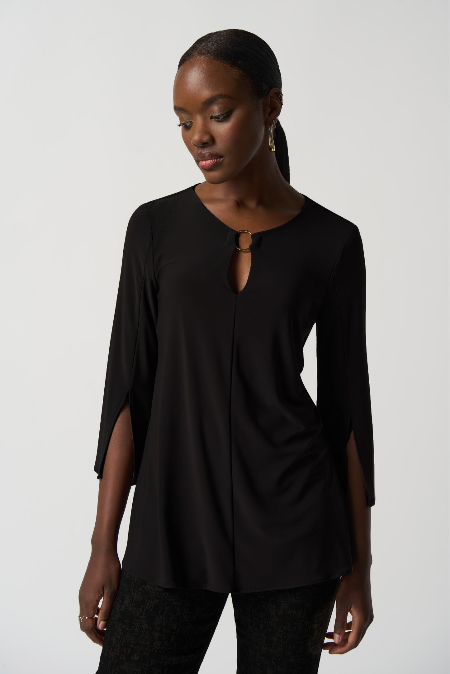 Túnica con herraje en escote negra 233253