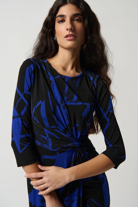 Vestido con estampado geometrico negro y azul rey 234059