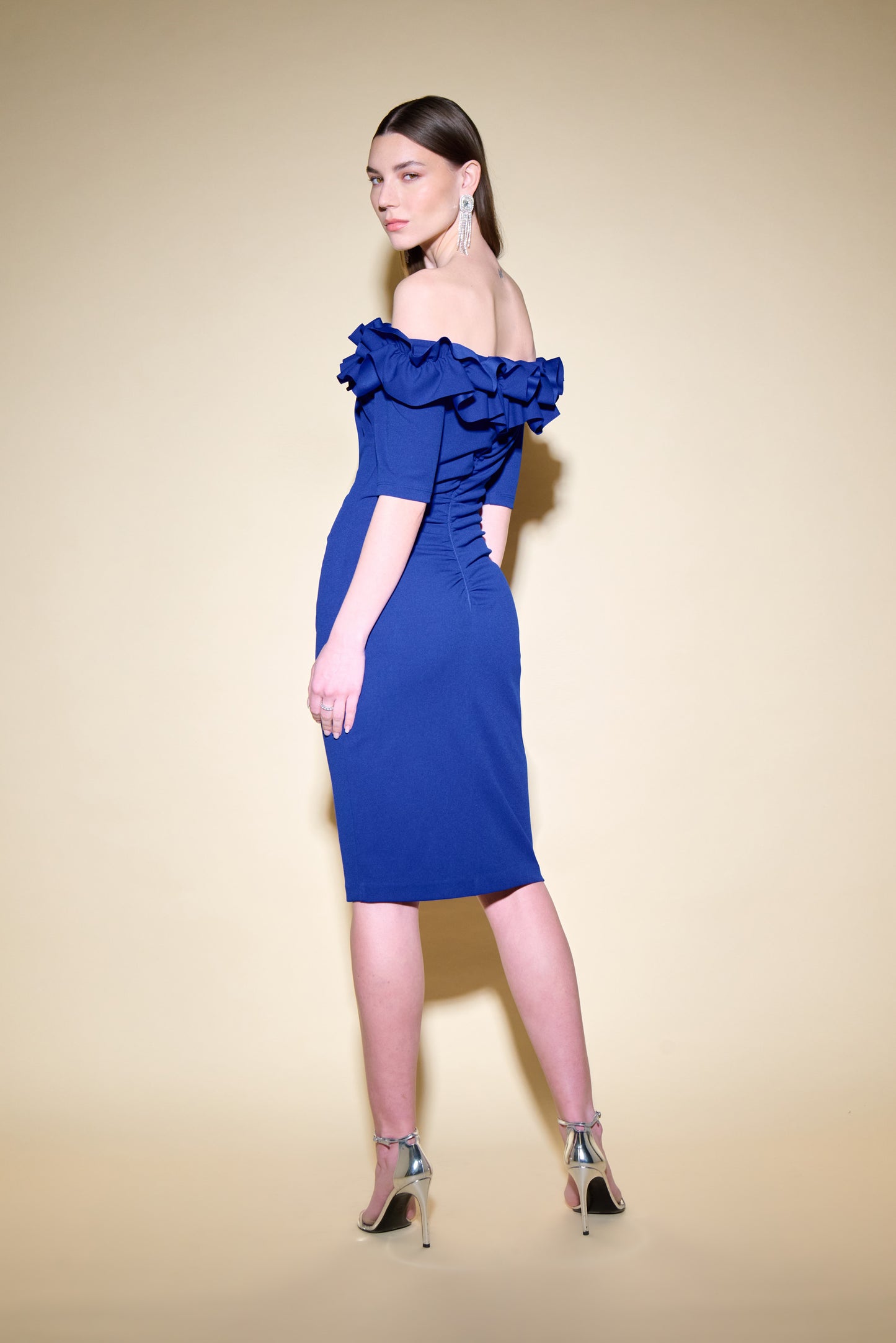 Vestido con hombros descubiertos azul rey 234716