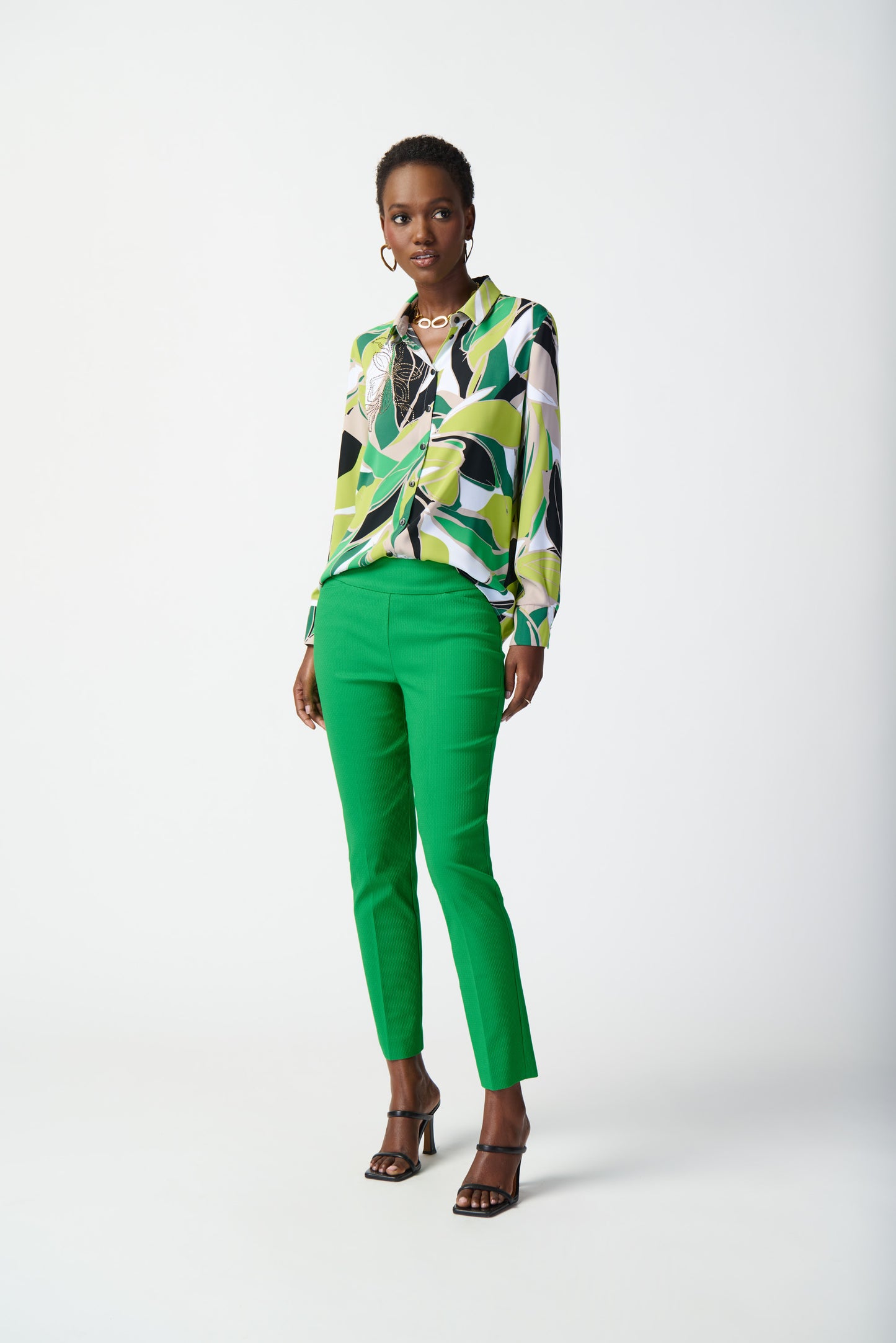 Pantalón con textura verde isla 241229