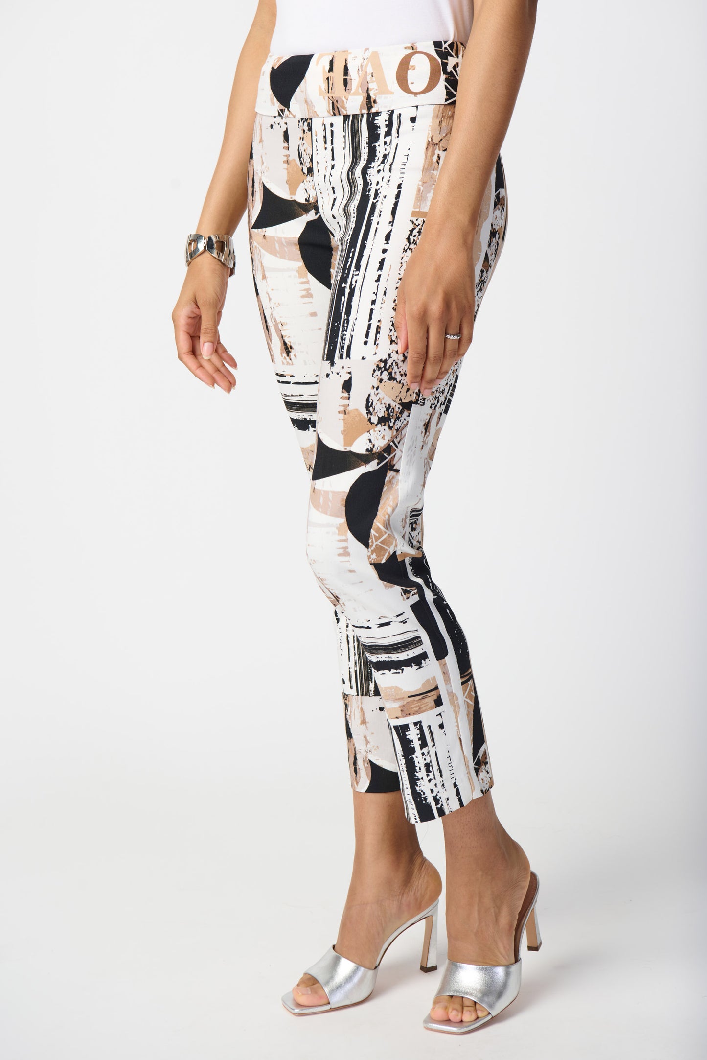 Pantalón capri con estampado de parches 241265