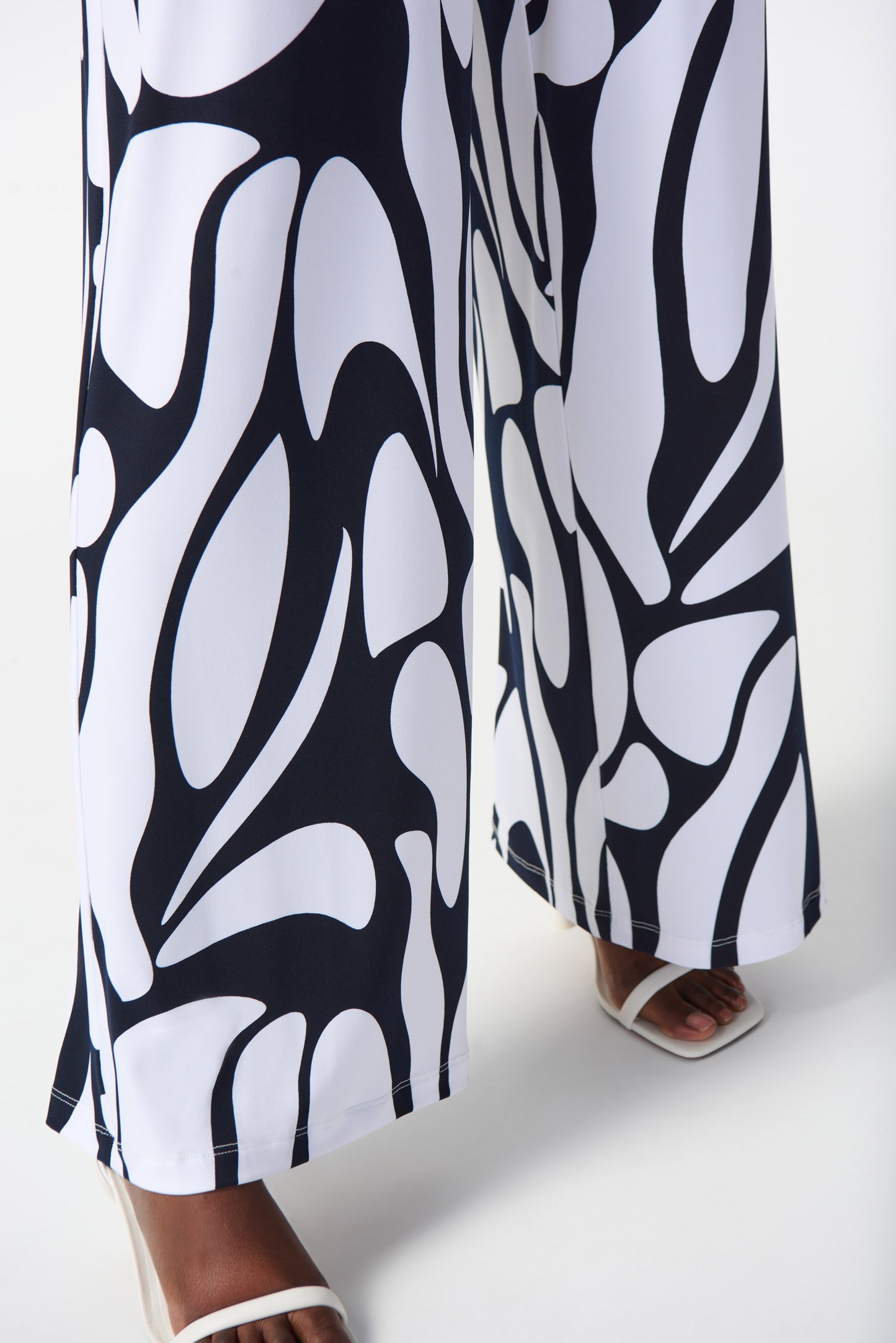 Pantalón pierna amplia blanco y negro 242103