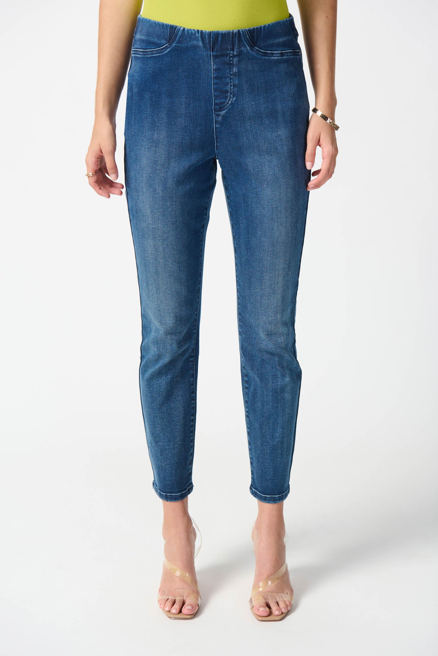 Jeans ajustados con pretina elastica 242924