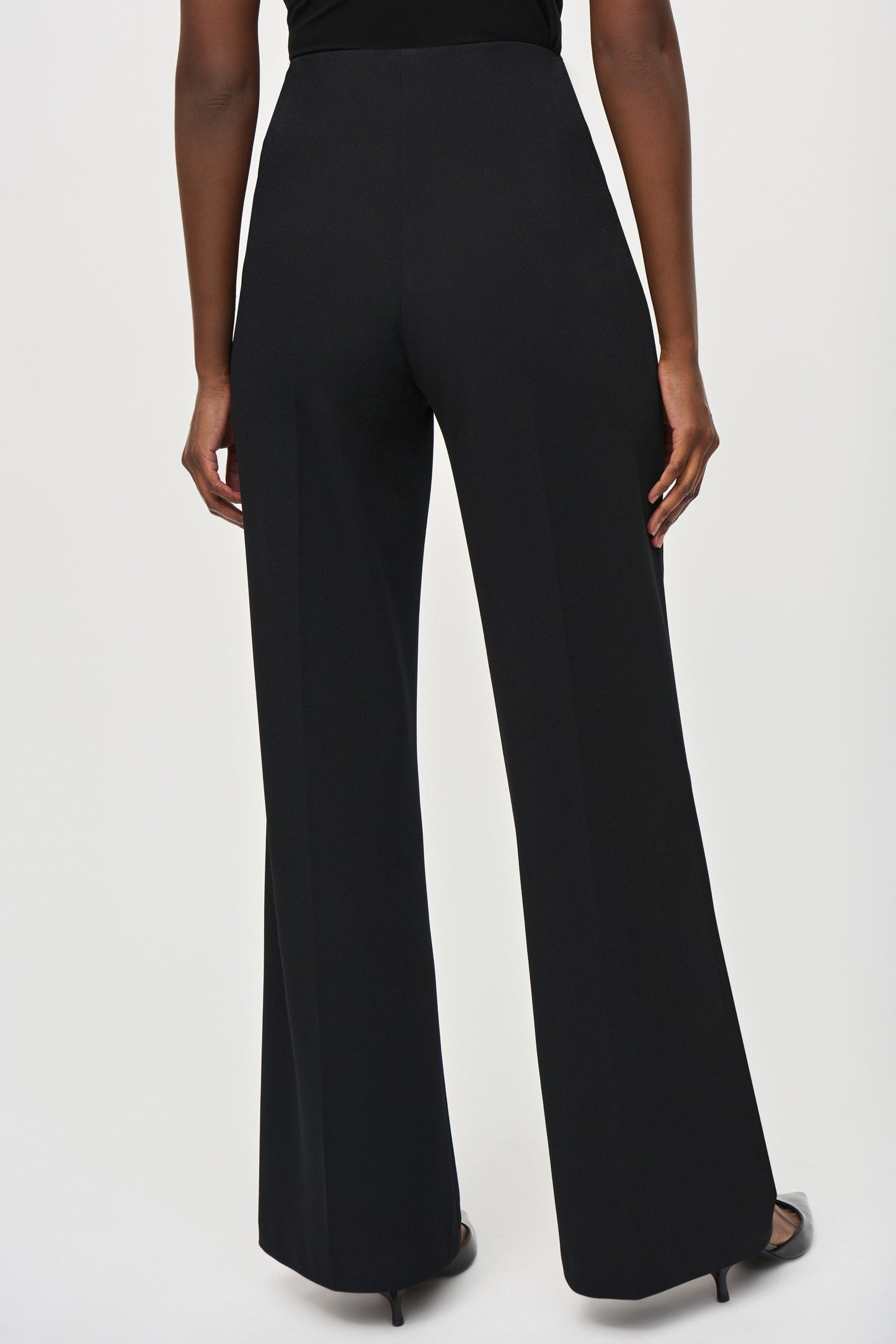 Pantalón amplio con botones laterales 243046