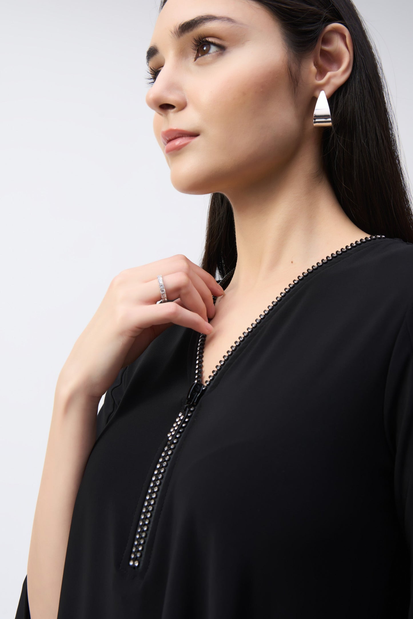 Blusa con escote V con cremallera negro 243314
