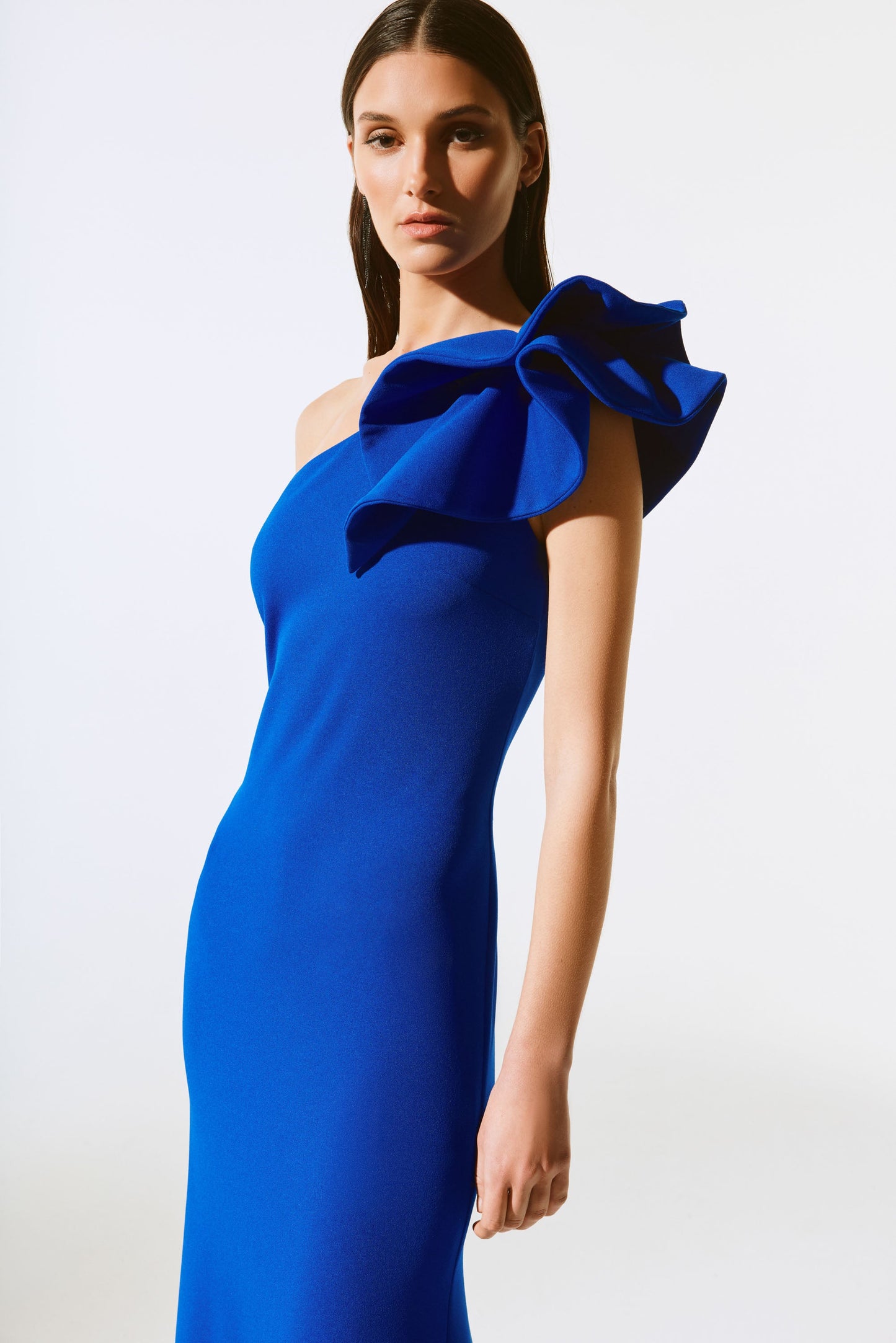 Vestido un hombro con volantes 243746