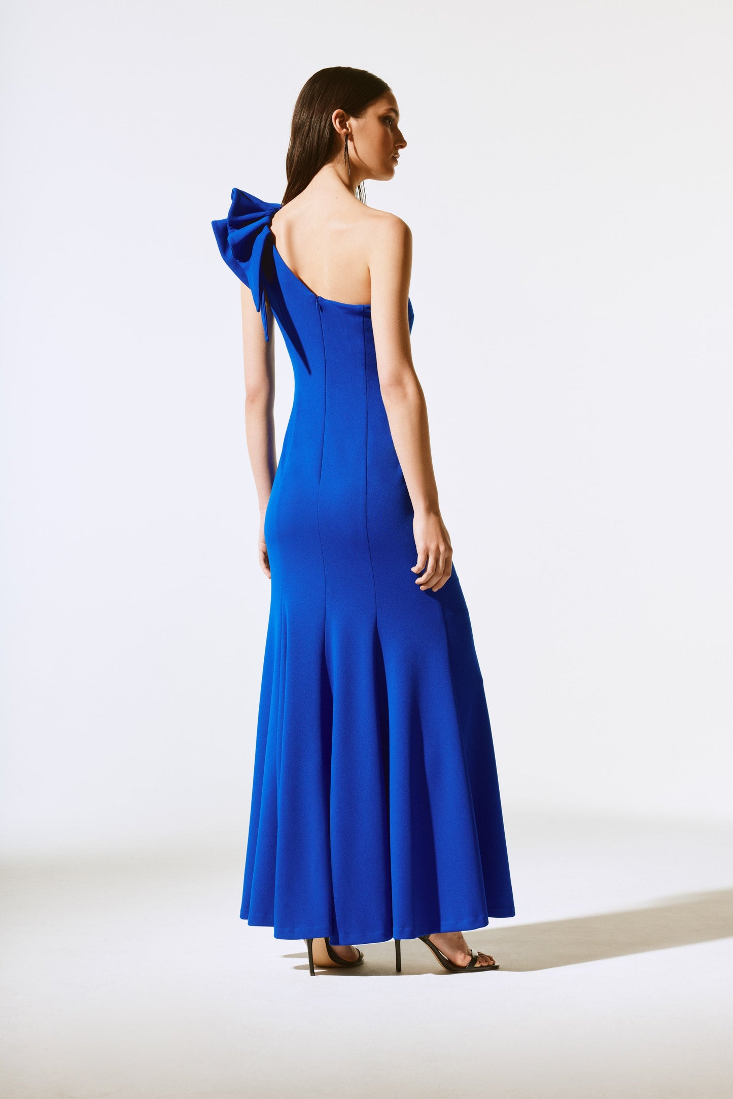 Vestido un hombro con volantes 243746