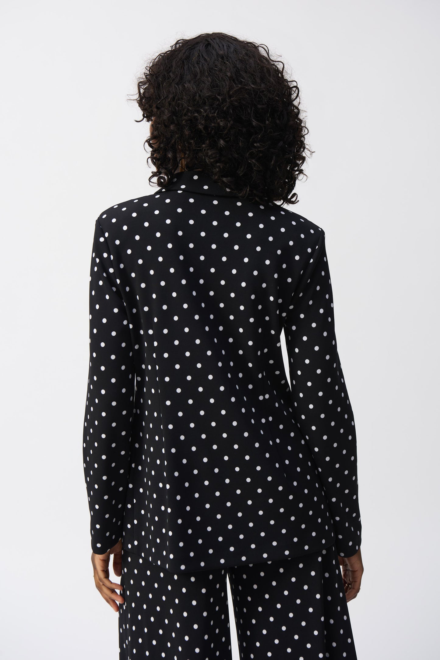 Blazer boxy con estampado de puntos negro 251051