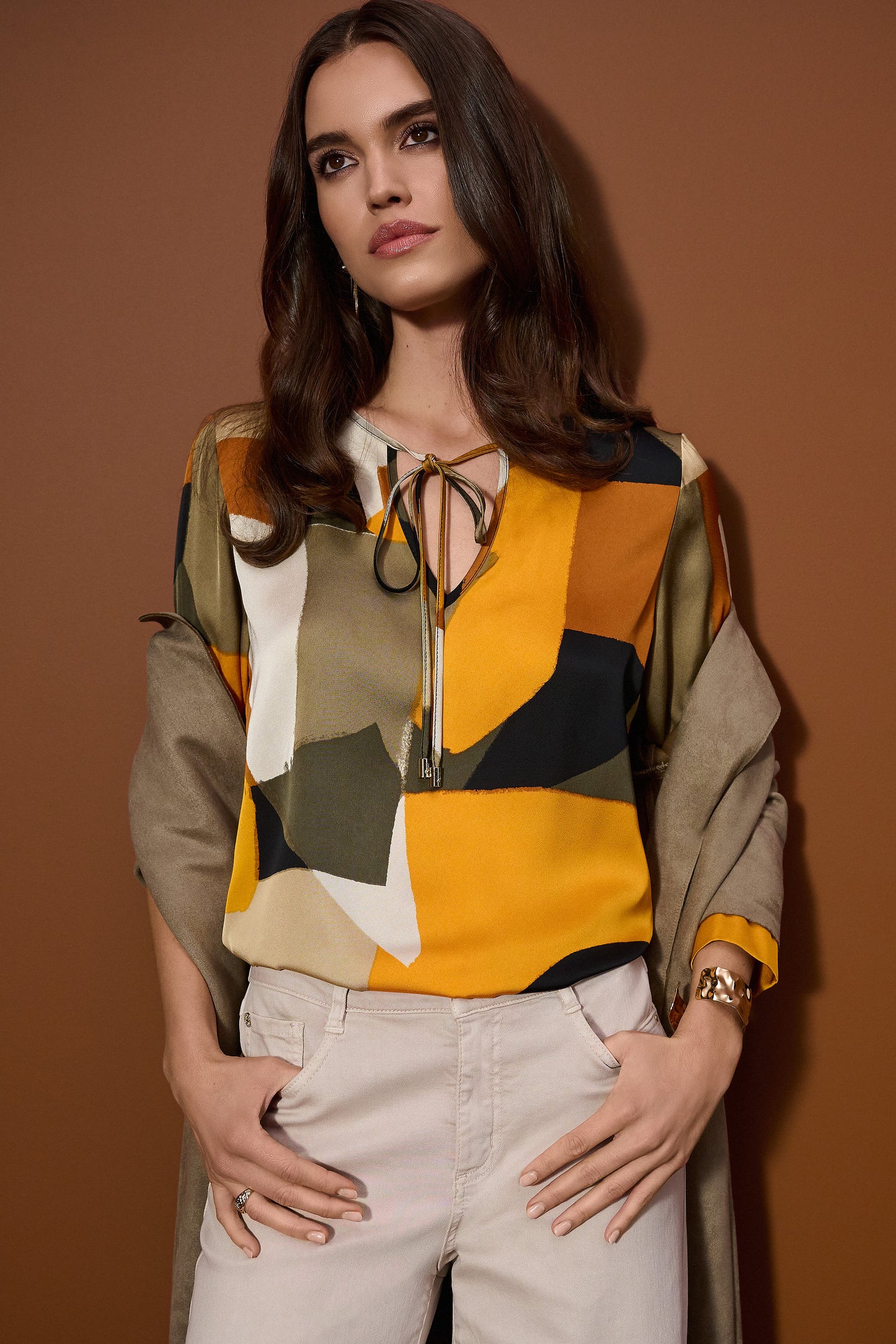 Blusa con estampado abstracto 253011