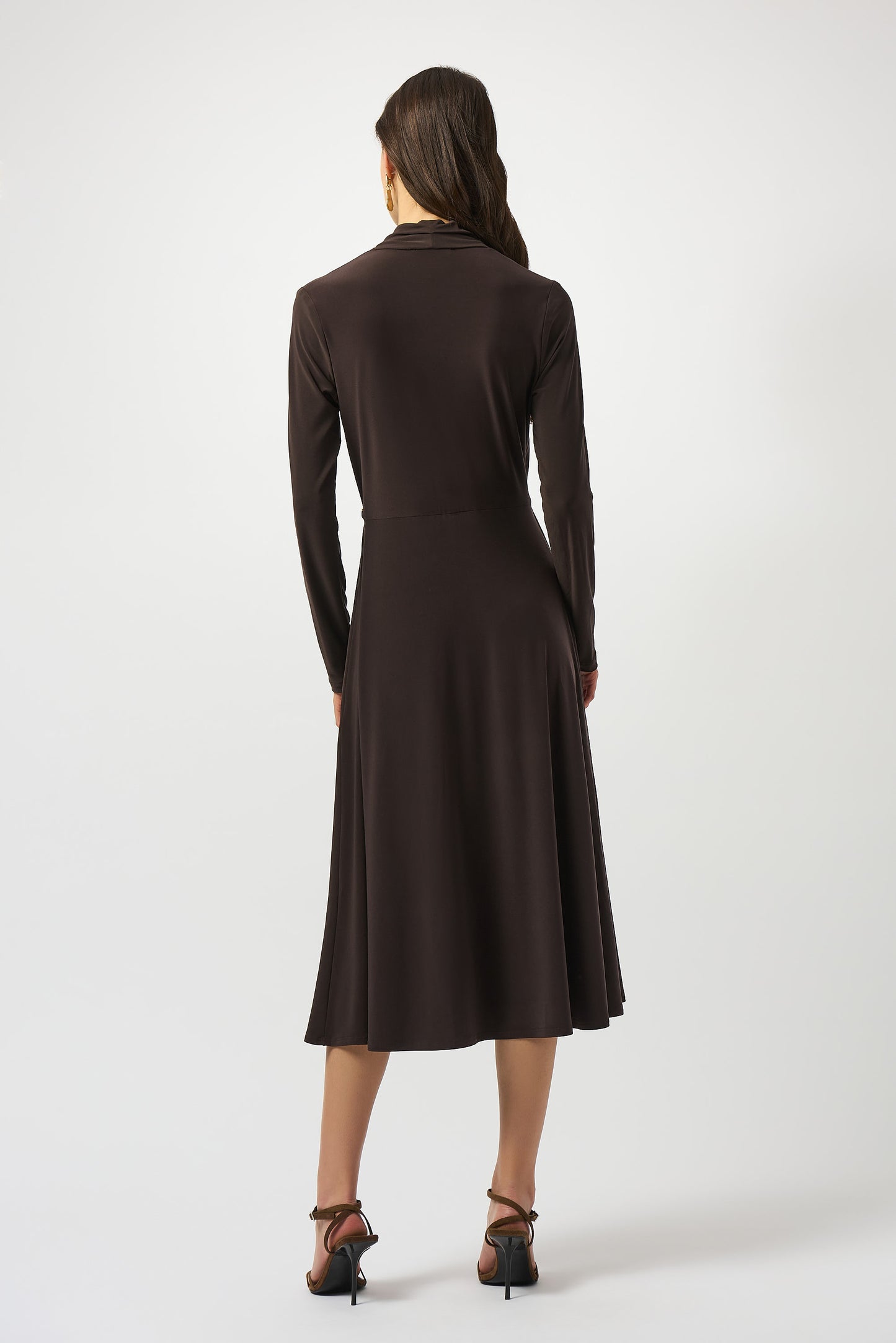 Vestido con herraje metálico café moka 253235
