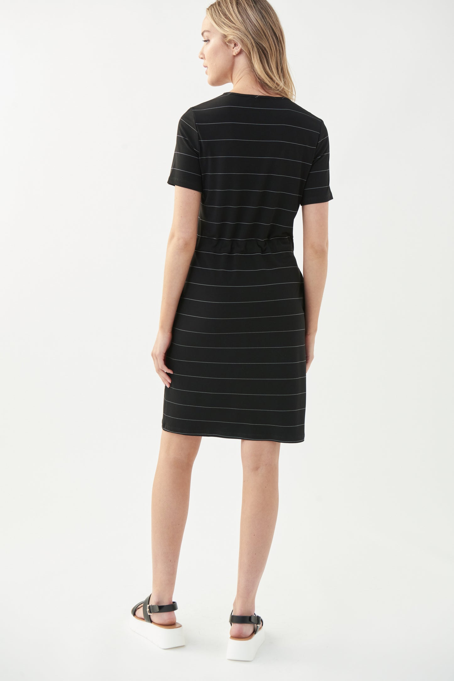 Vestido negro con líneas 221272