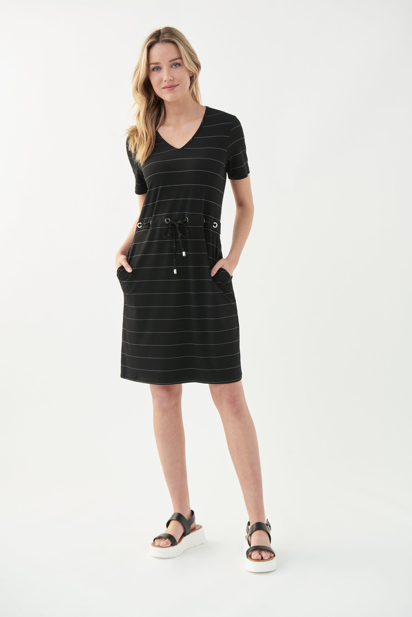 Vestido negro con líneas 221272