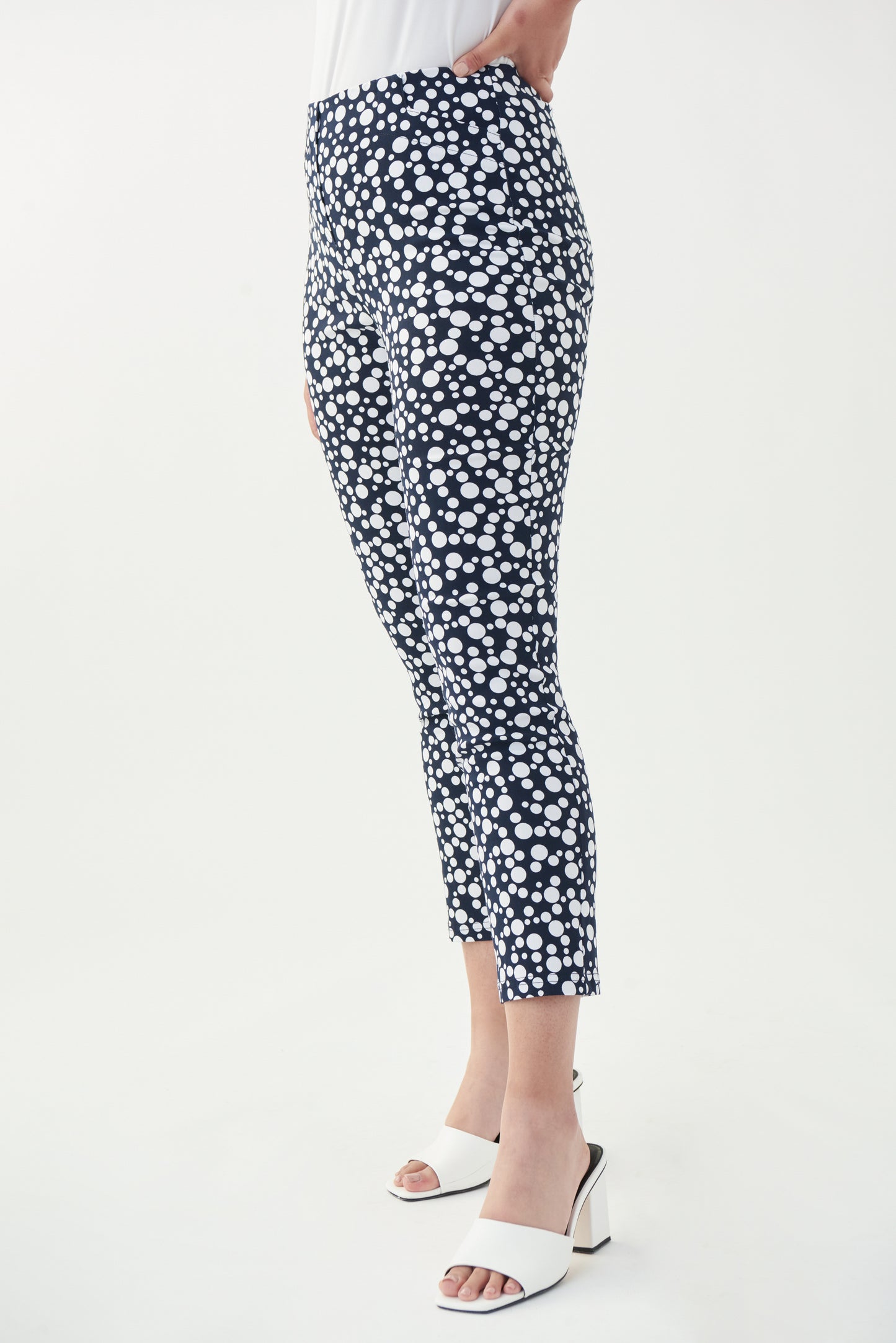 Pantalón capri estampado puntos 221318