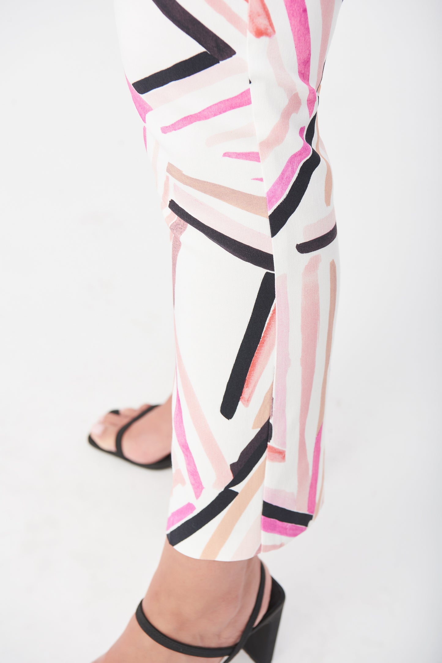 Pantalón capri estampado multicolor 221326