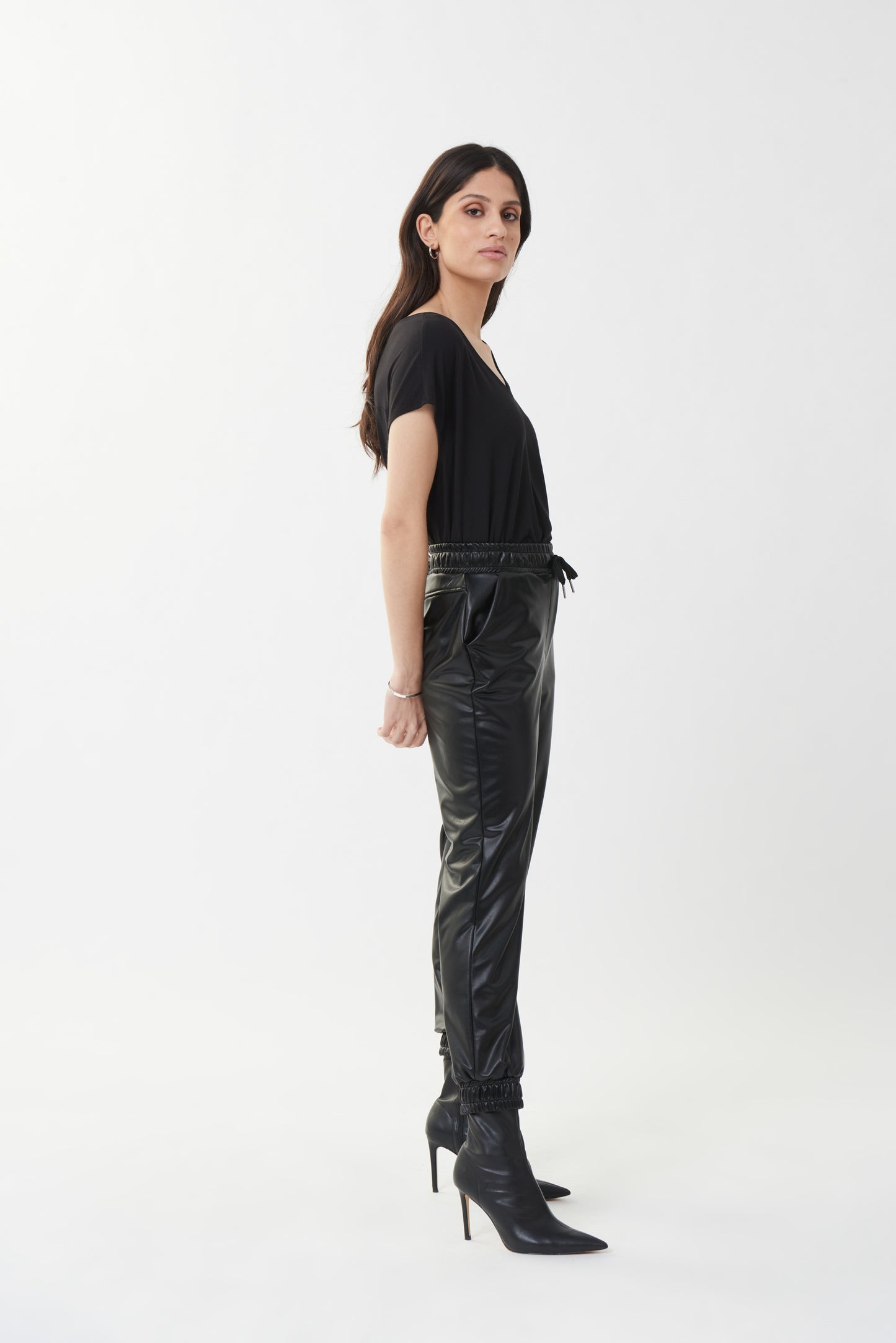 Pantalón jogger negro polipiel 223166