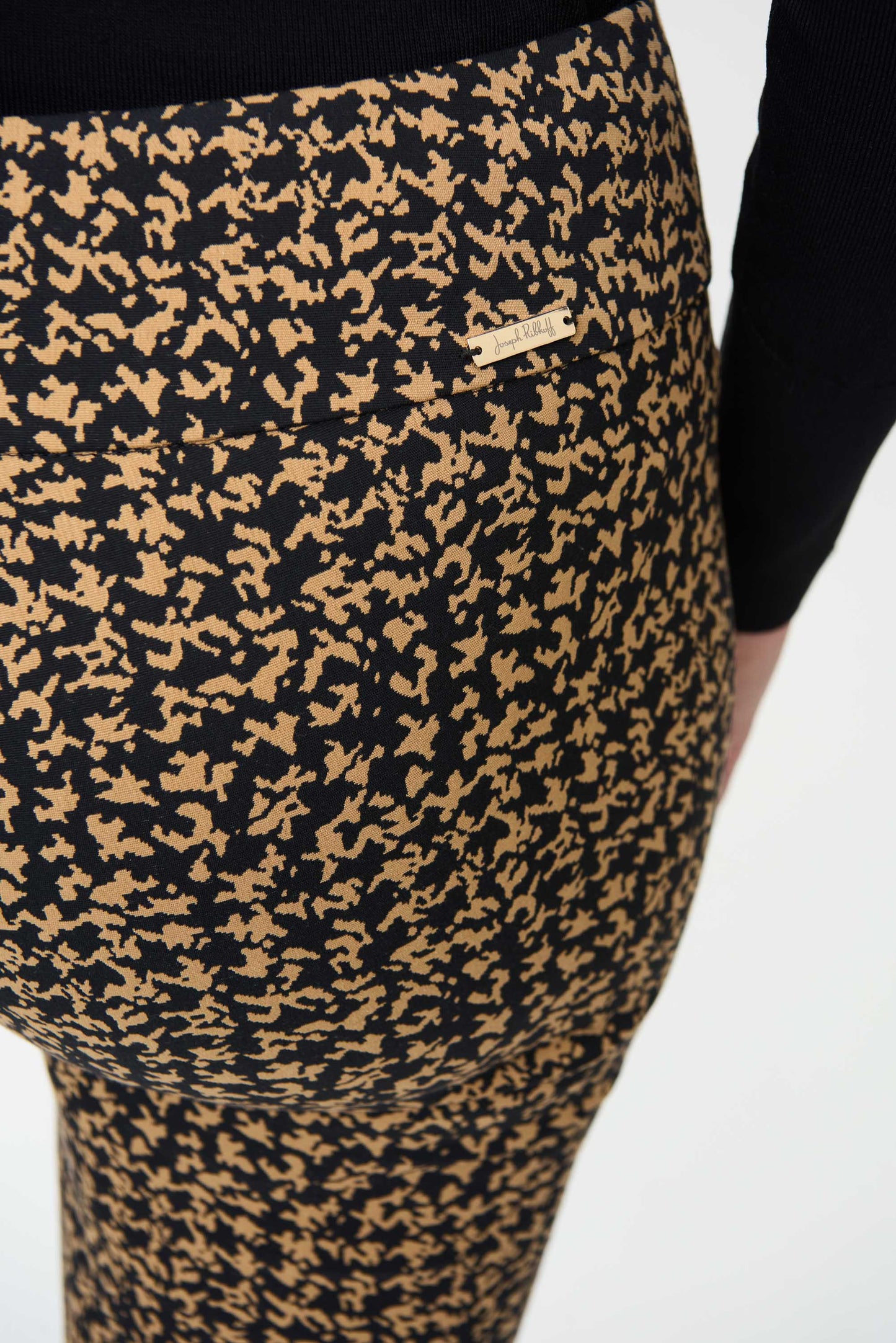 Pantal—n beige con negro 224113