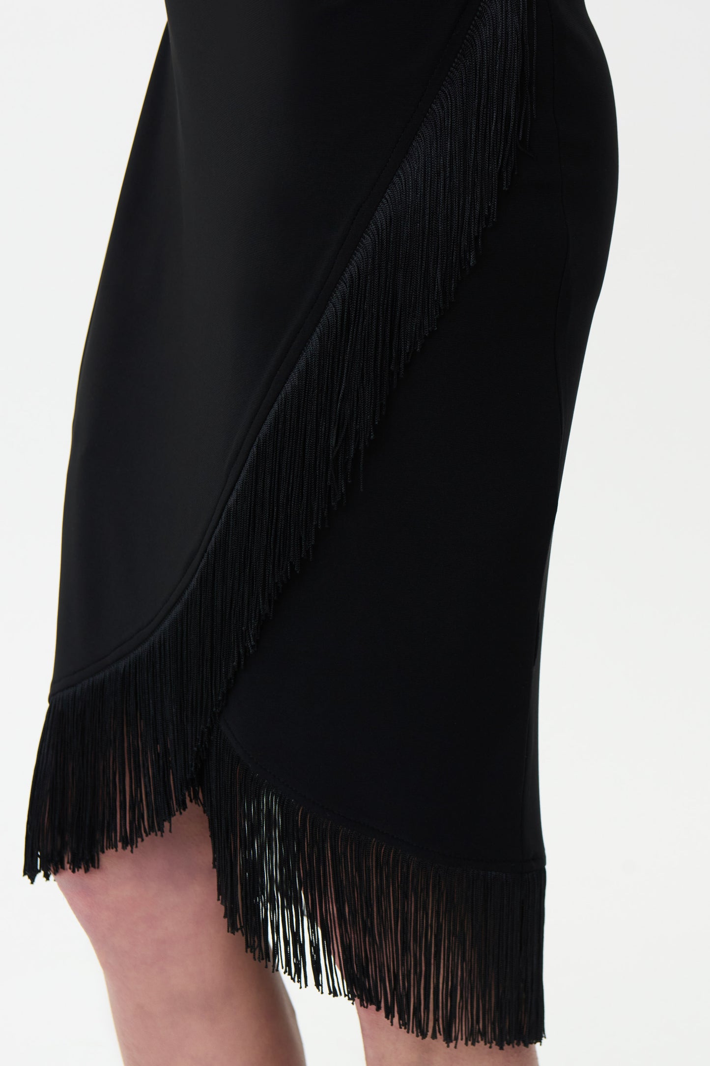 Vestido negro con flecos 224209
