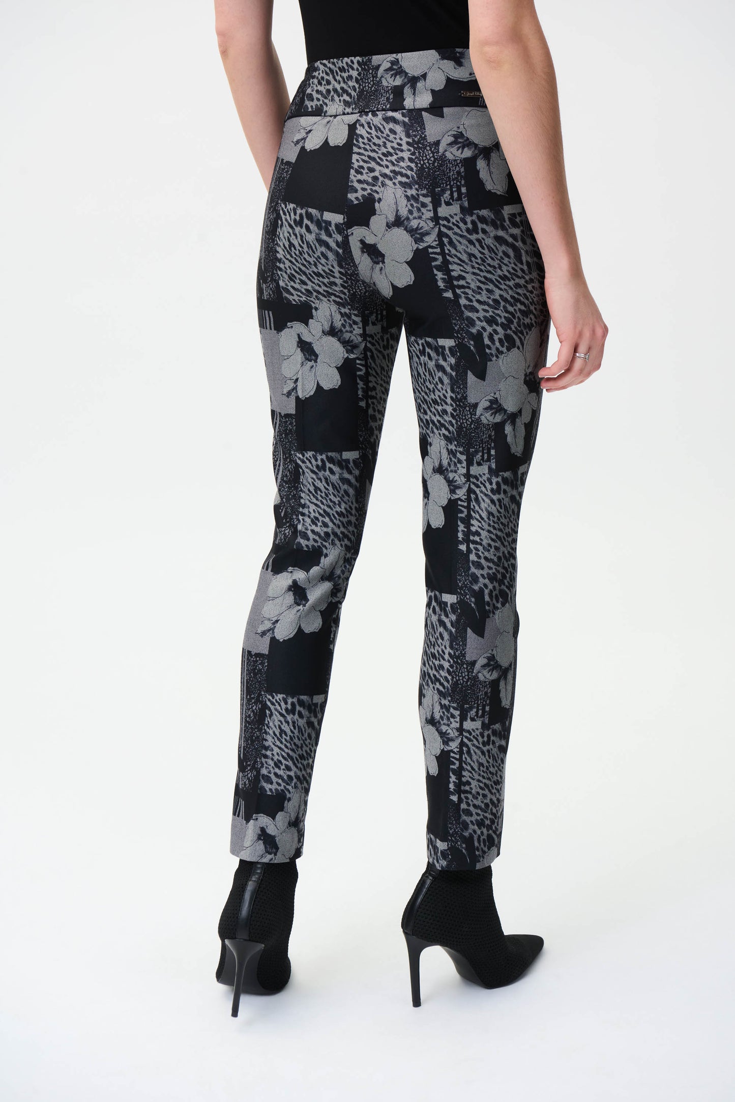 Pantalón estampado gris 224242