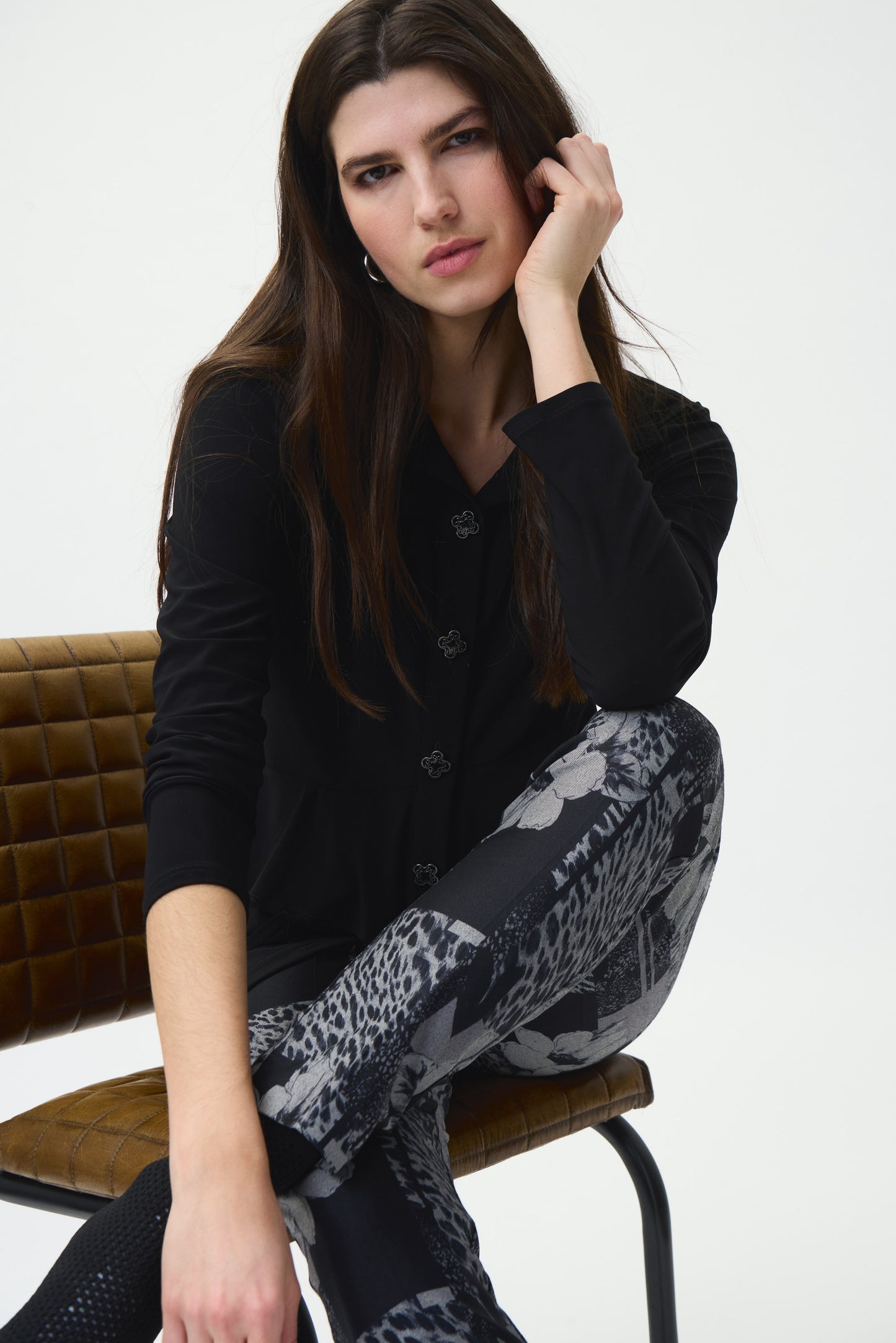 Pantalón estampado gris 224242