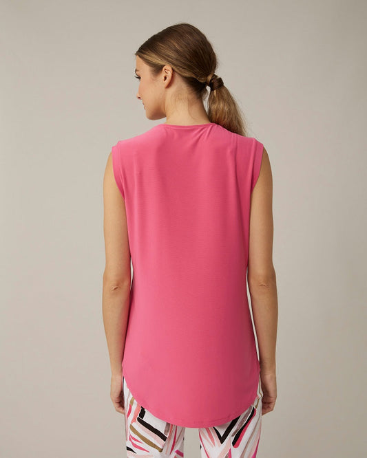Blusa negra sin mangas y escote en V 221004