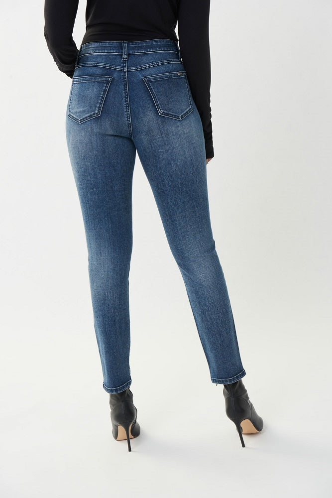 Pantalón vaquero con diseño en pedrería 223935