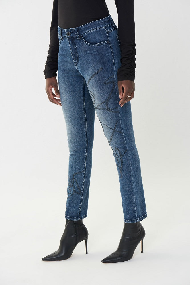 Pantalón vaquero con diseño en pedrería 223935