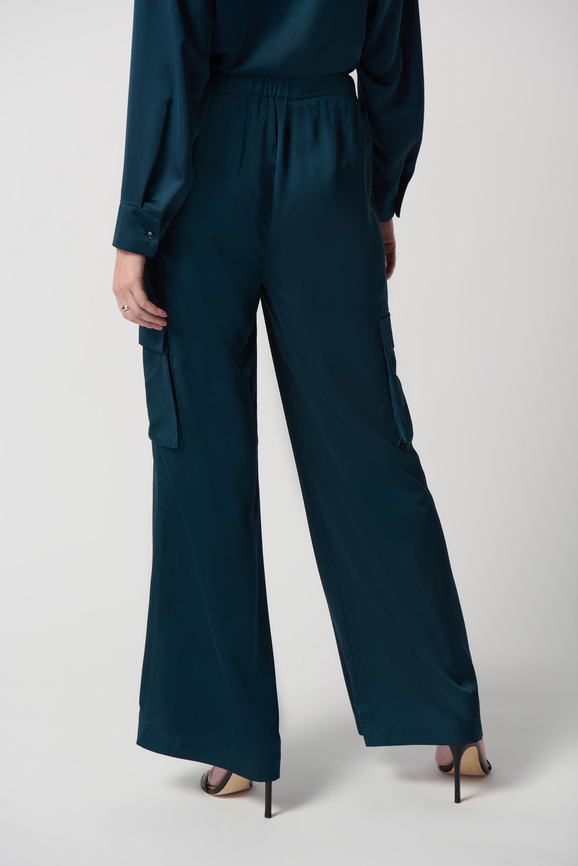 Pantalón Fluido Efecto Satinado - Helsinki Verde – Molgoa