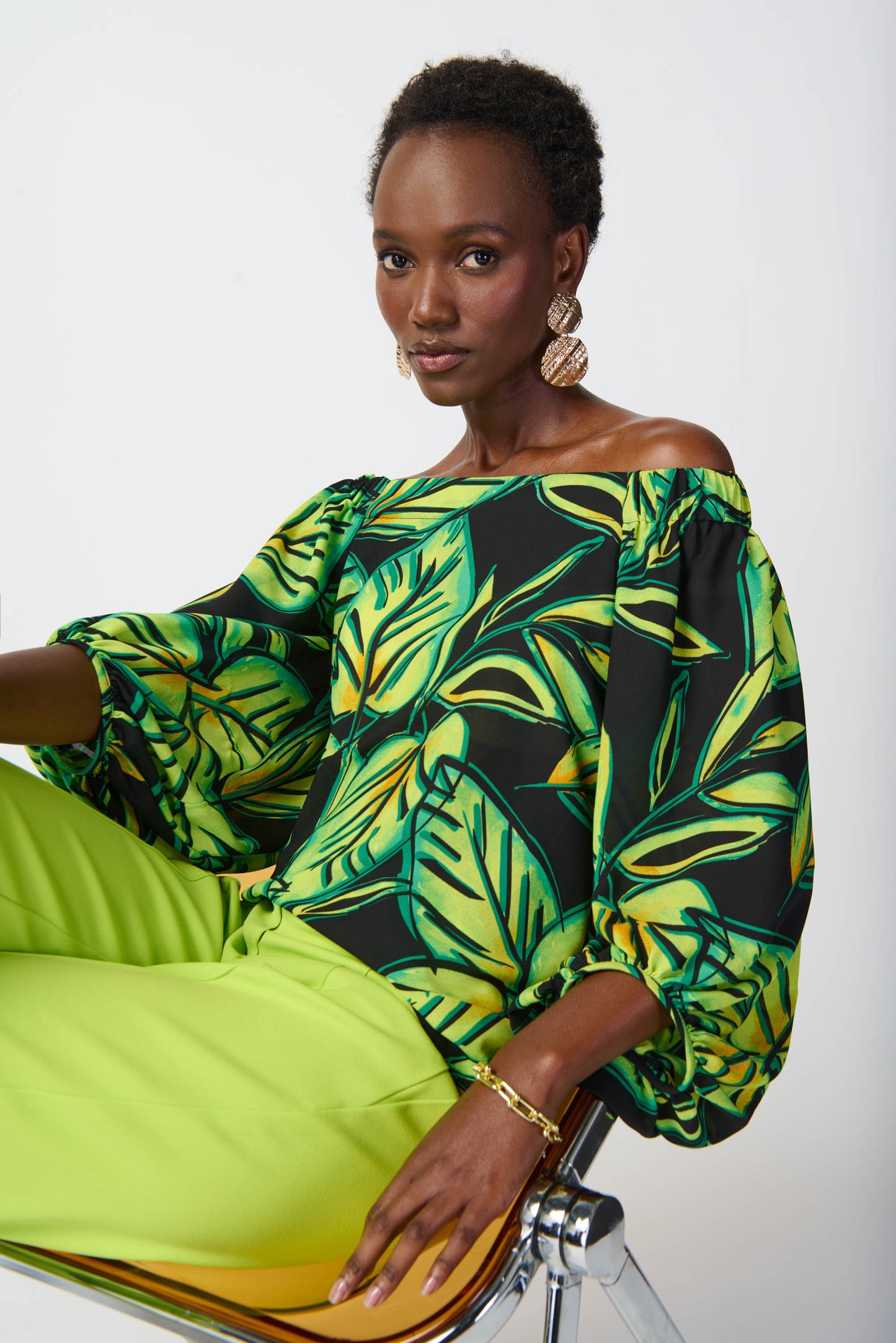 Blusa hombros descubiertos estampado tropical 241277