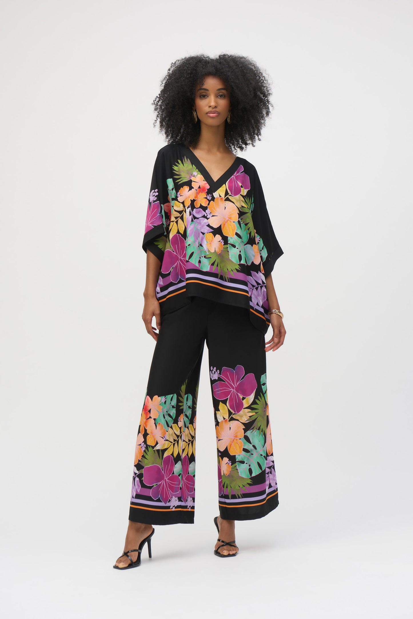 Pantalones de pierna ancha con estampado floral 252217