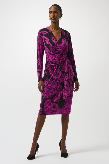 Vestido cruzado con estampado rosa cosmos y negro 253282