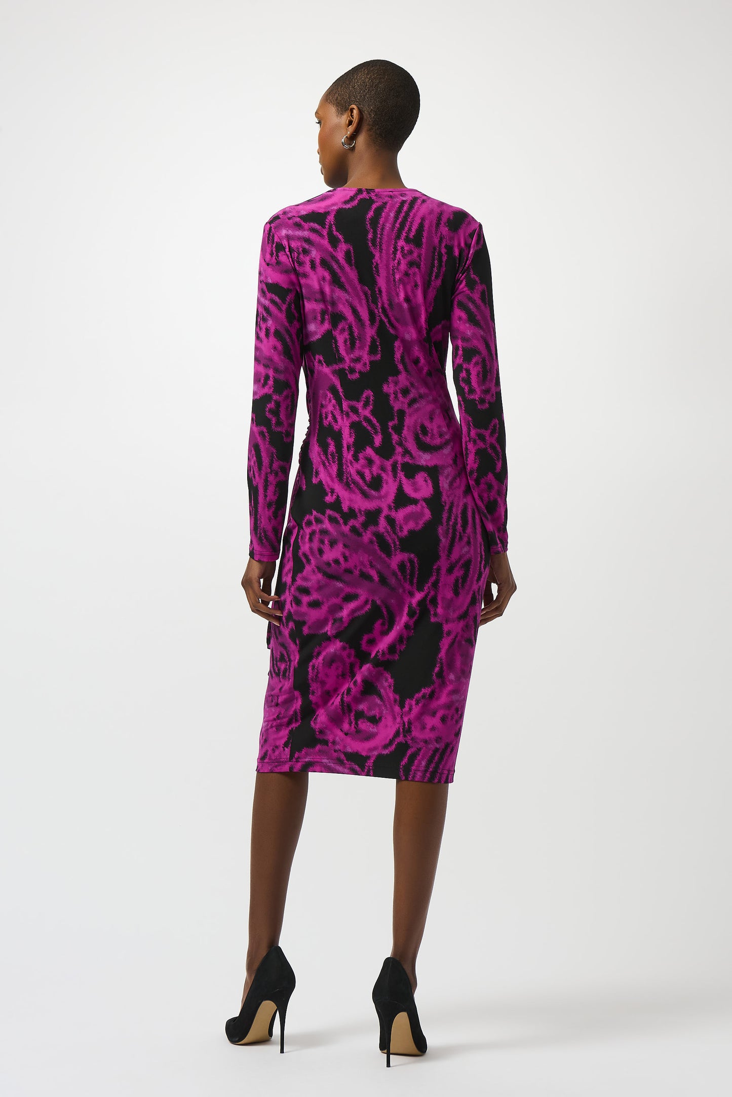 Vestido cruzado con estampado rosa cosmos y negro 253282