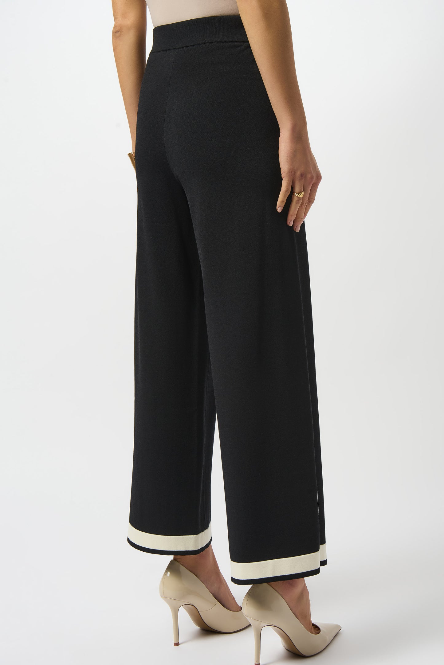 Pantalón culotte de punto con bloques de color negro y vainilla 253910