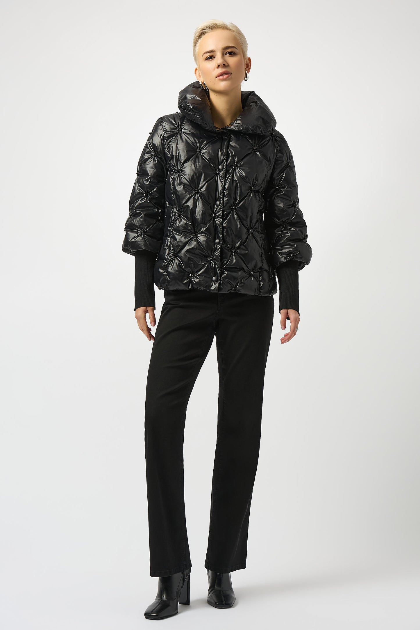 Chaqueta acolchada con perlas negro 253931