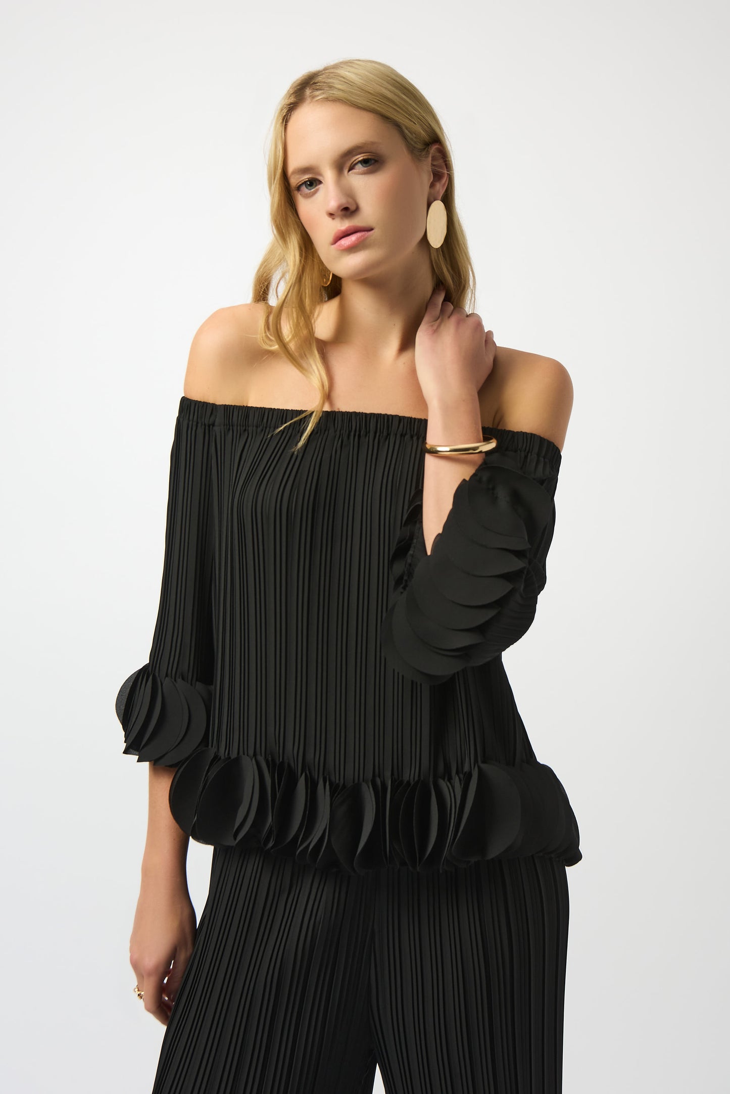 Blusa con los hombros descubiertos plisada negro 253939