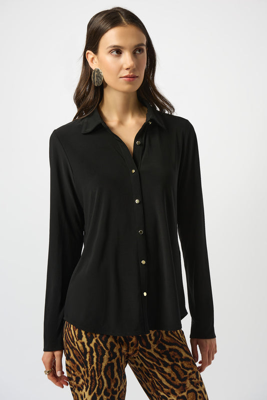Blusa con cuello camisero negro 253941