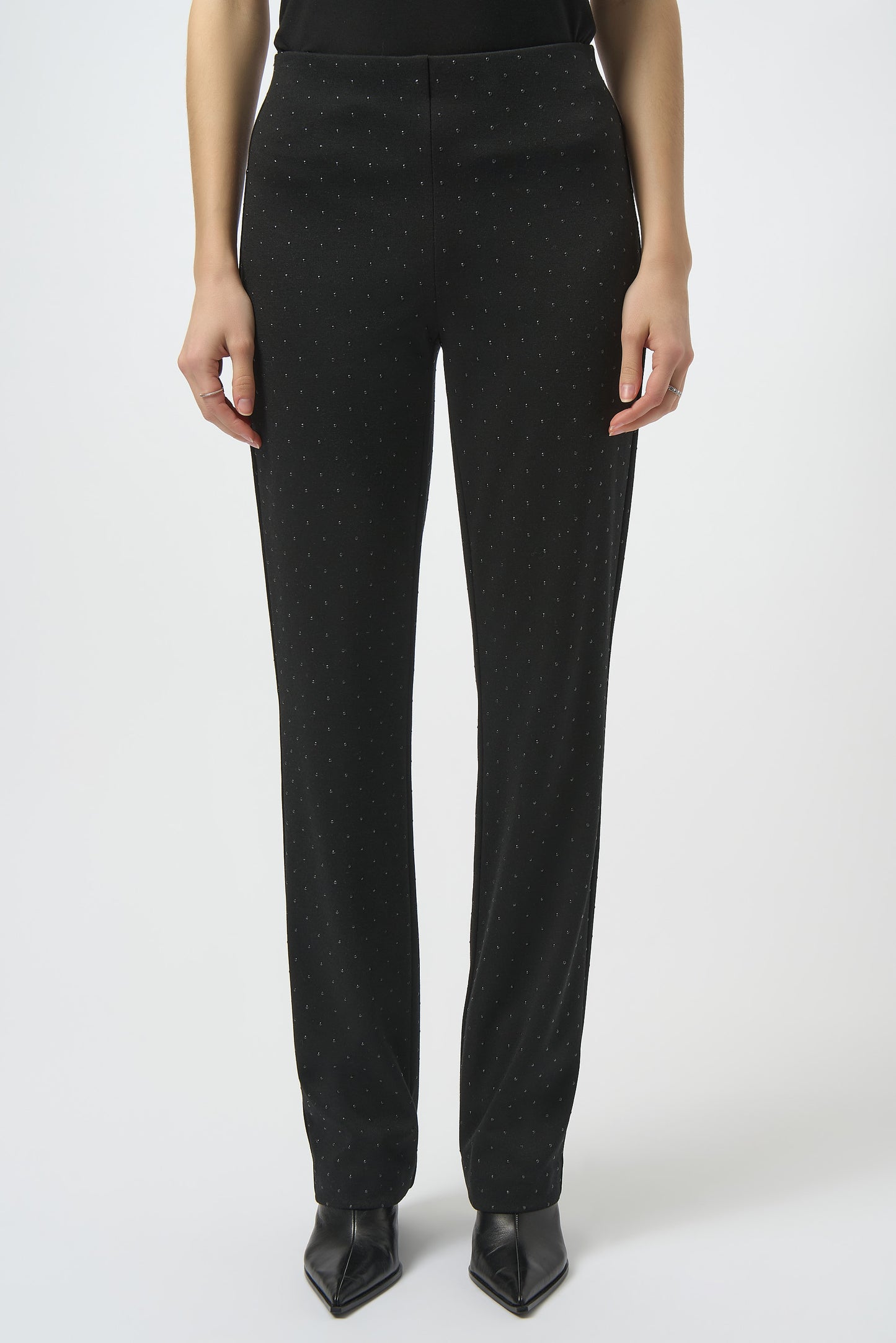 Pantalón recto con efecto en relieve negro 254106