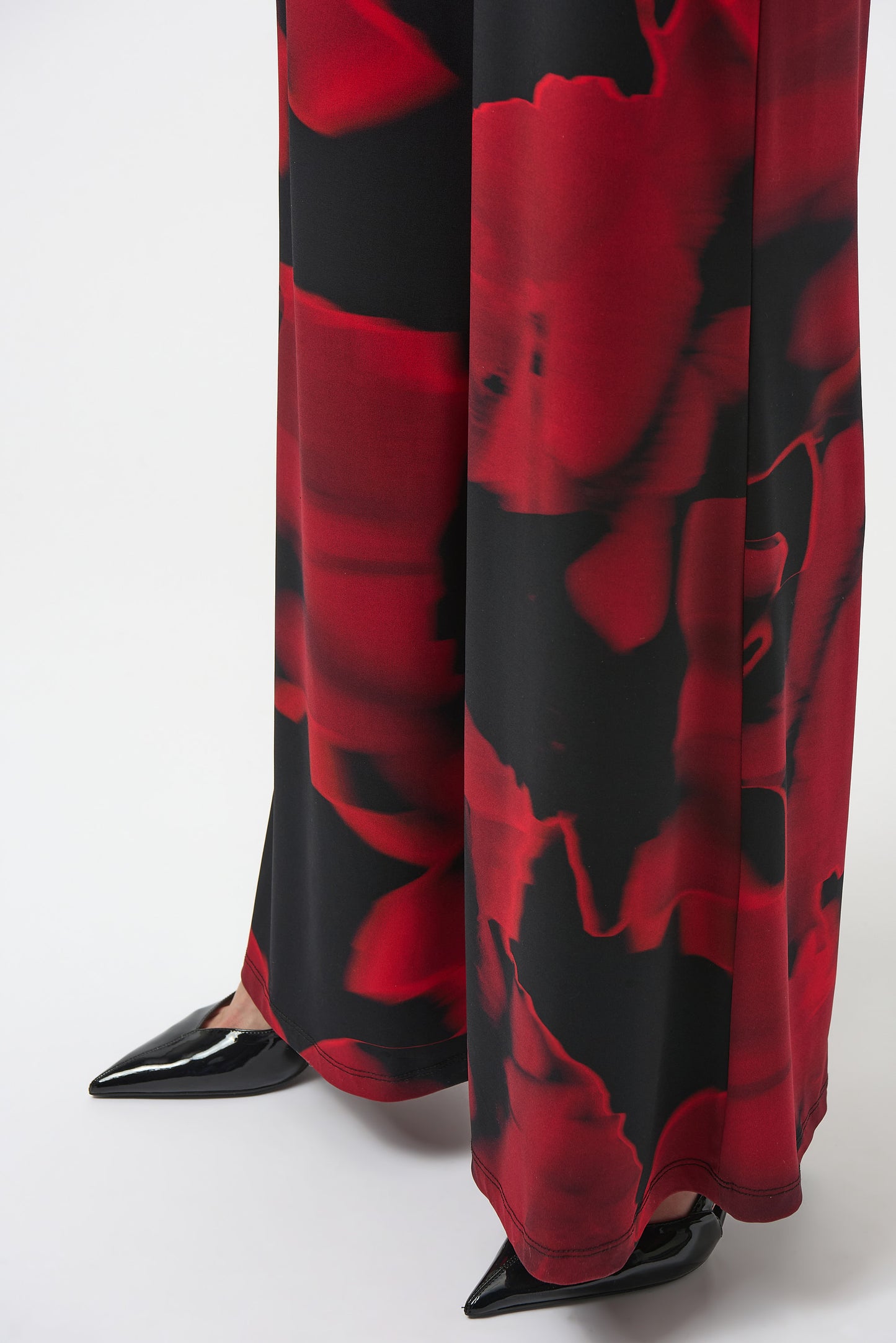 Pantalón de pierna ancha con estampado abstracto rojo 254198