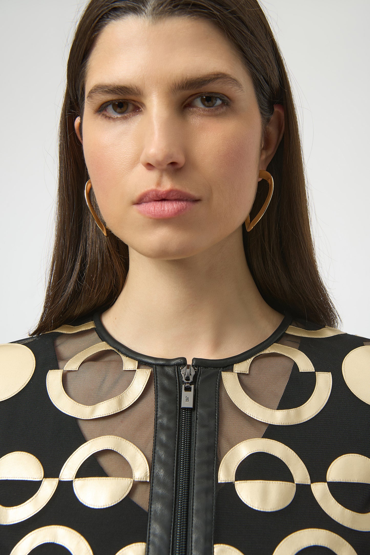 Chaqueta sin cuello de malla y polipiel dorado y negro 254923