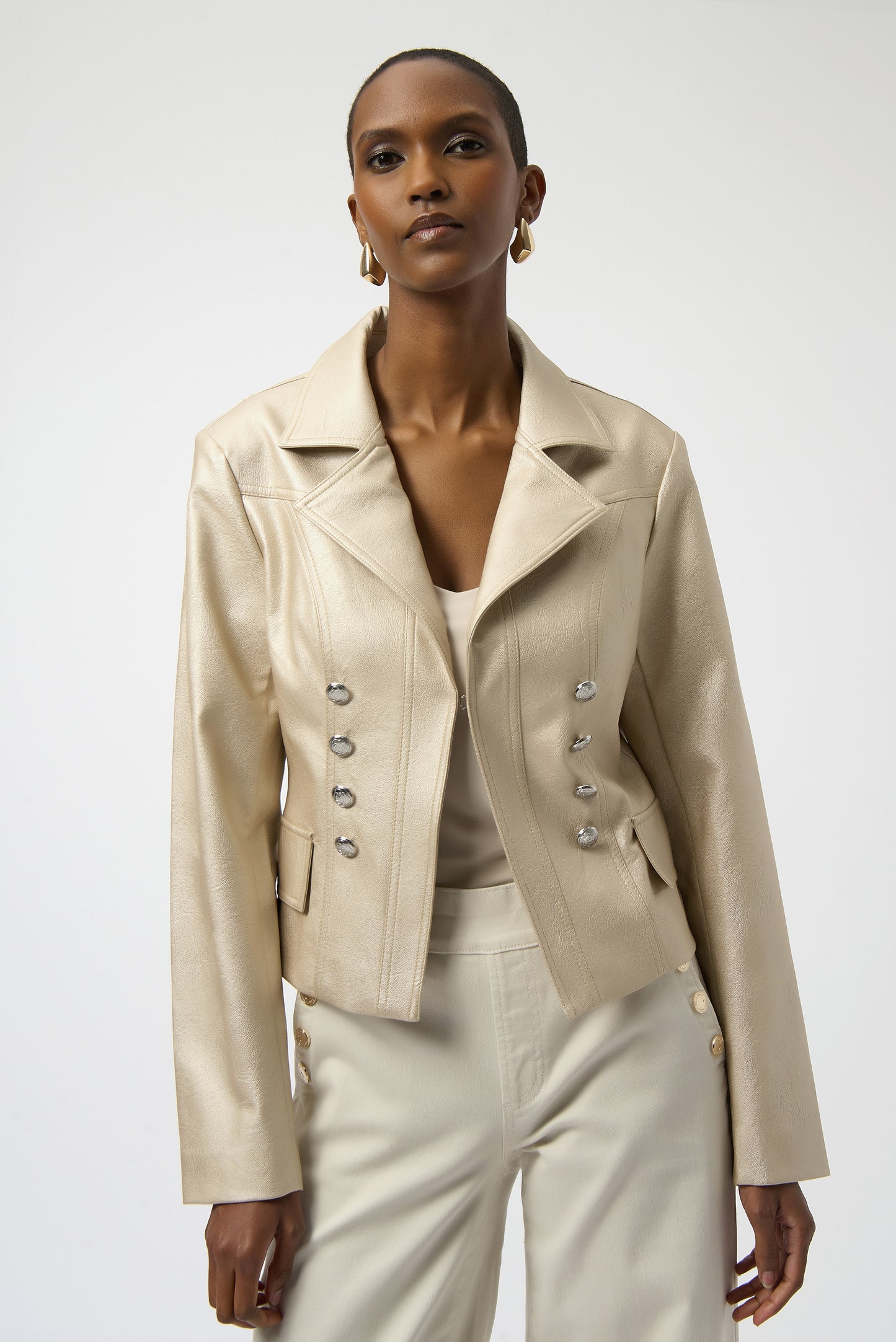 Chaqueta ajustada de polipiel dorado 254925
