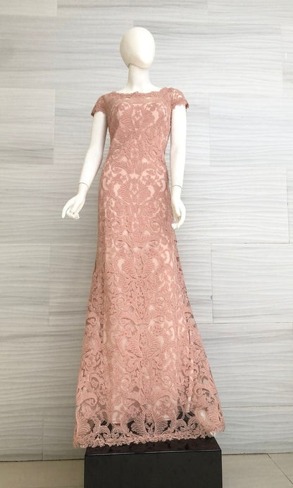 Vestido rosa de encaje con hombros descubiertos ALX1812LY