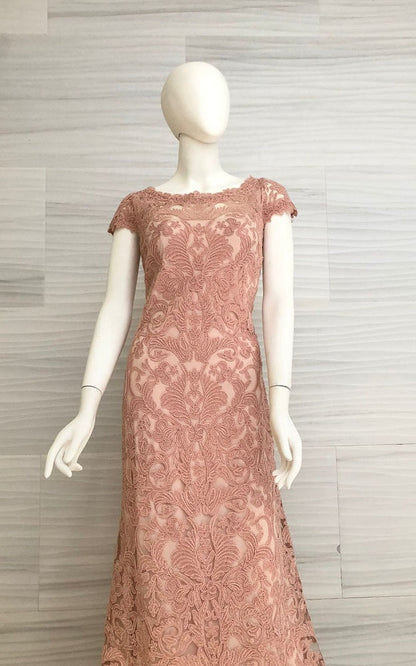 Vestido rosa de encaje con hombros descubiertos ALX1812LY