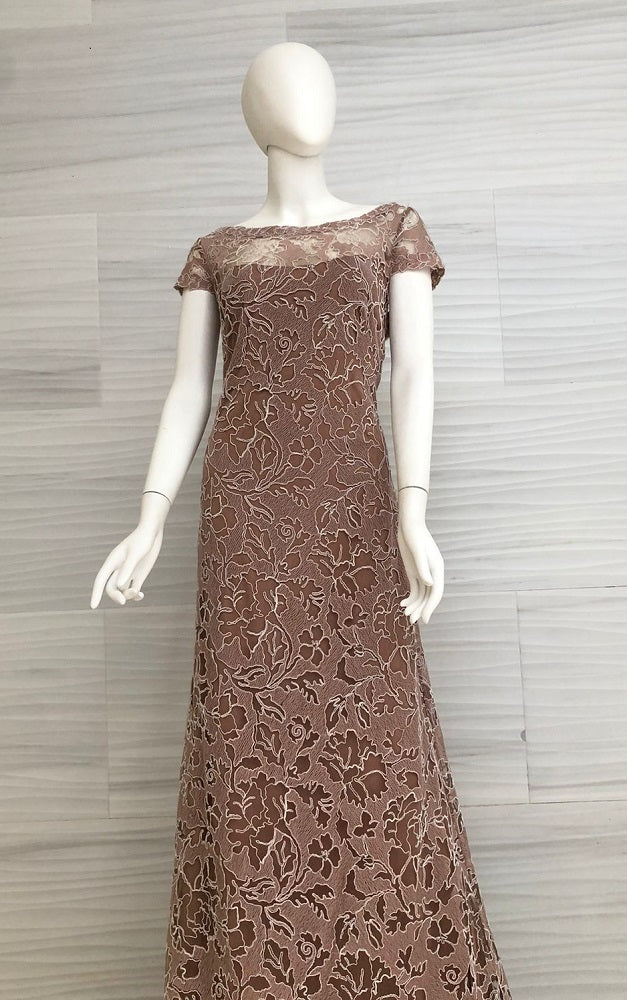 Vestido con bordado  de peonias taupe ART1812LY