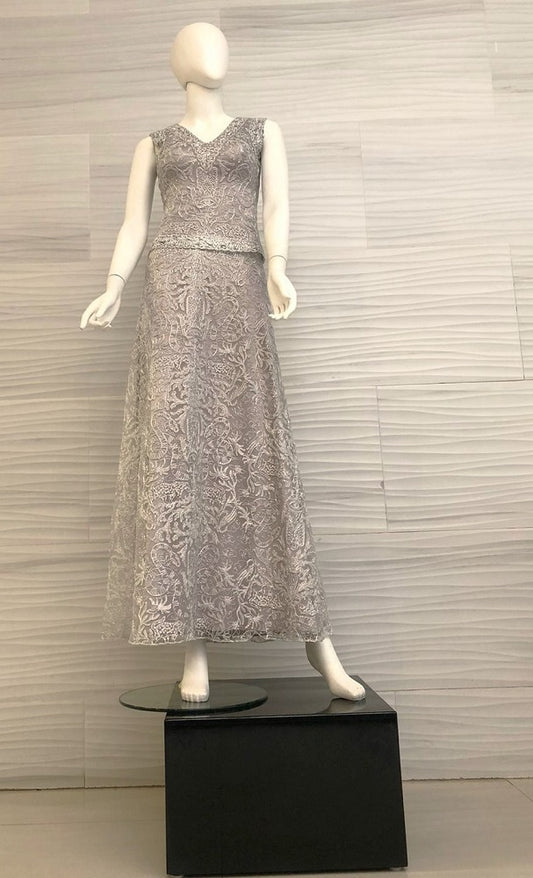 Vestido bordado con cordones plata y escote v AXH17228L