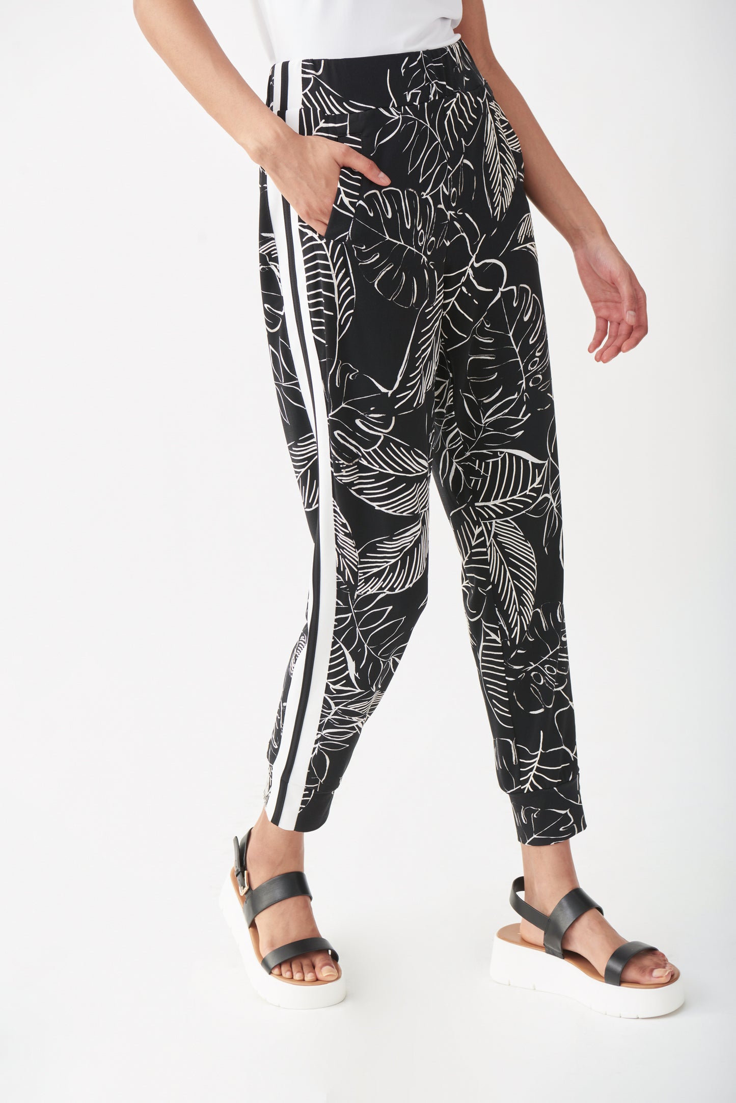 Pantalón estampado blanco y negro 221186