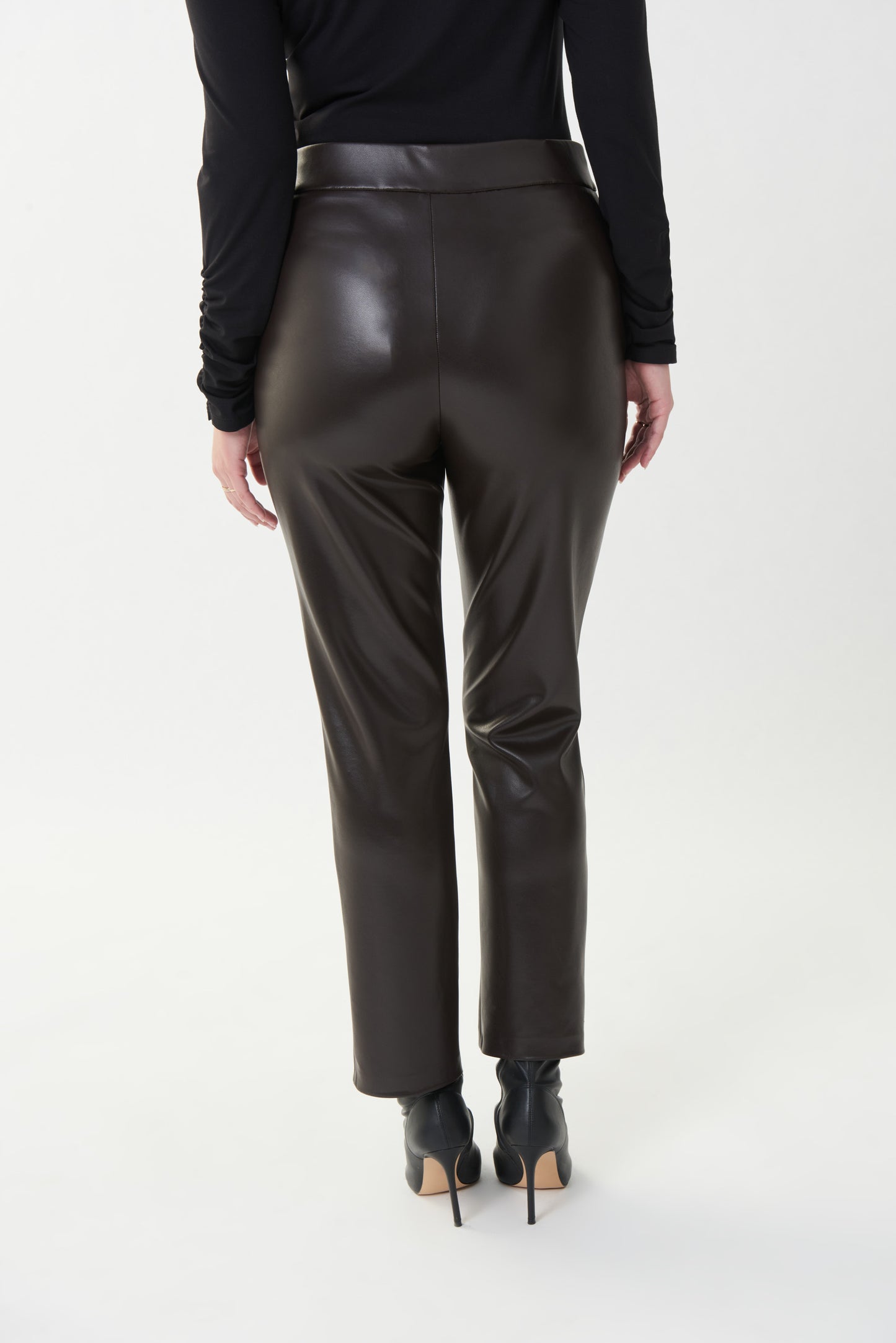 Pantalón vinipiel café 223131