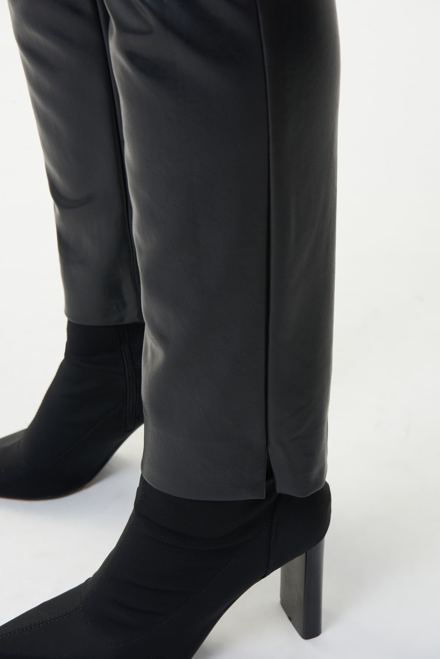 Pantalón piel negro 223196