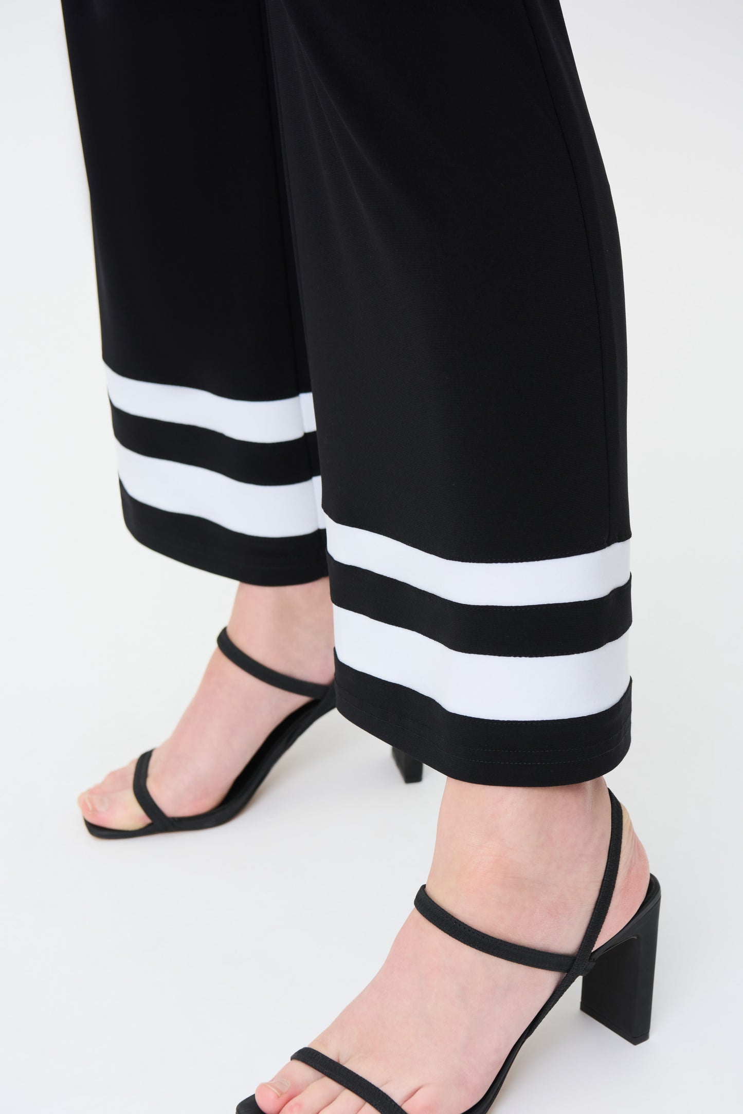 Pantalón pierna ancha negro y blanco 231031